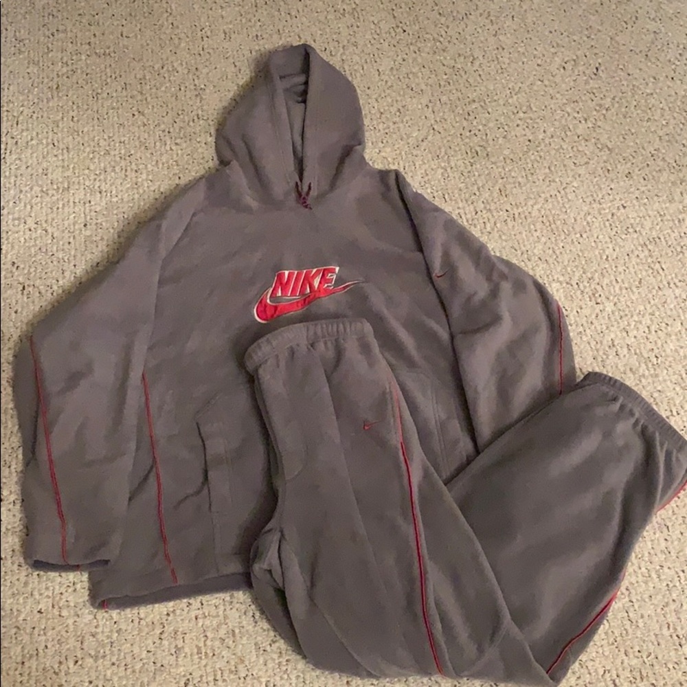 Gray and red men’s Nike set